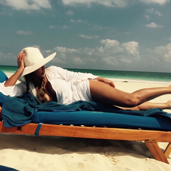 Meet your Posher, Catherine POSHMARK AMBASSADOR🌻 - Picture 8 of 8